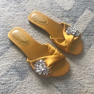 Marc Fisher mustard yellow sandal slides satin 8M